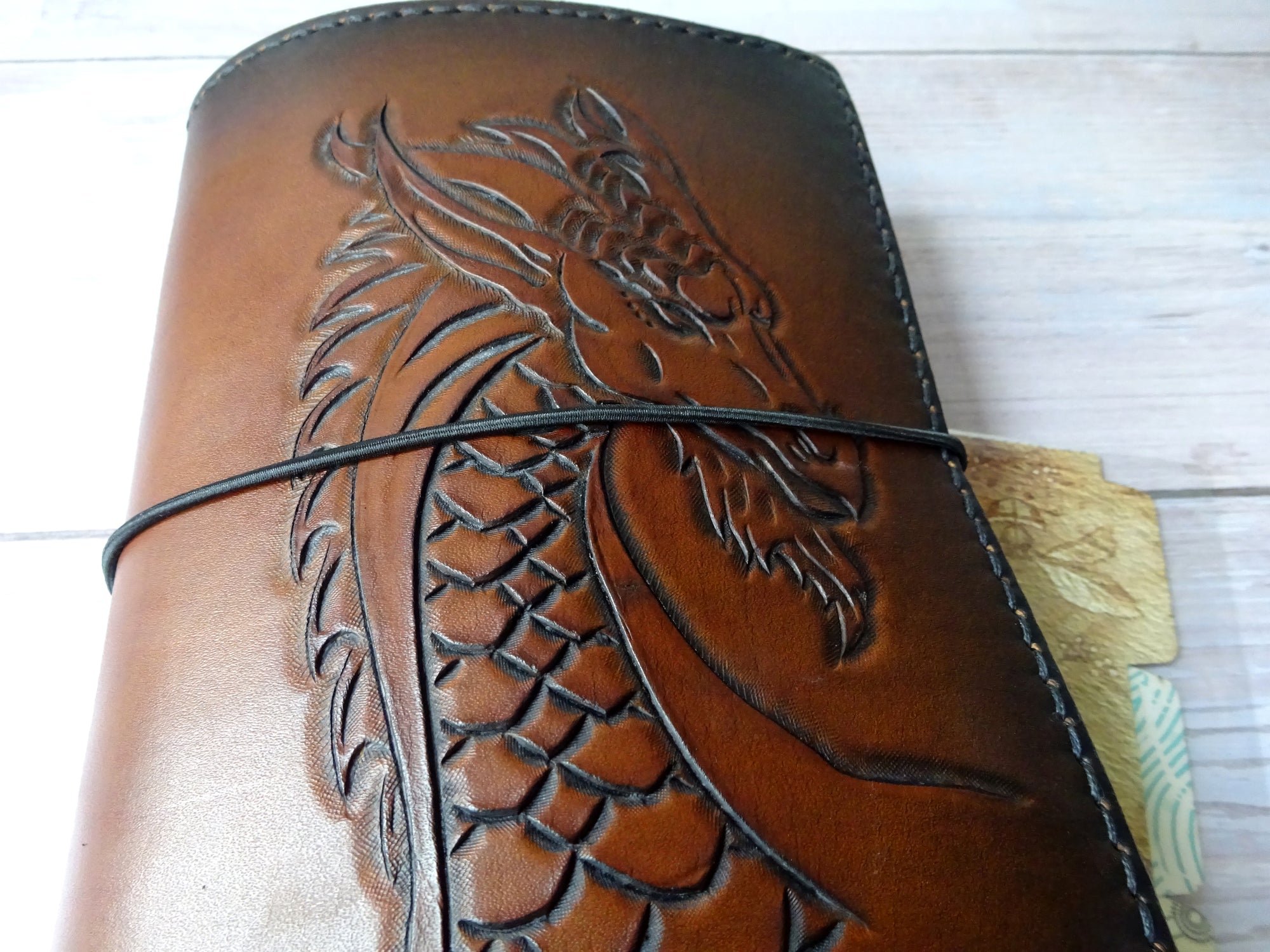 Tooled Dragon Add-On, Traveler's Notebook Add-on, Falcon Travelers, traveler's notebook, leren notitieboek, leer bewerken, leatherwork