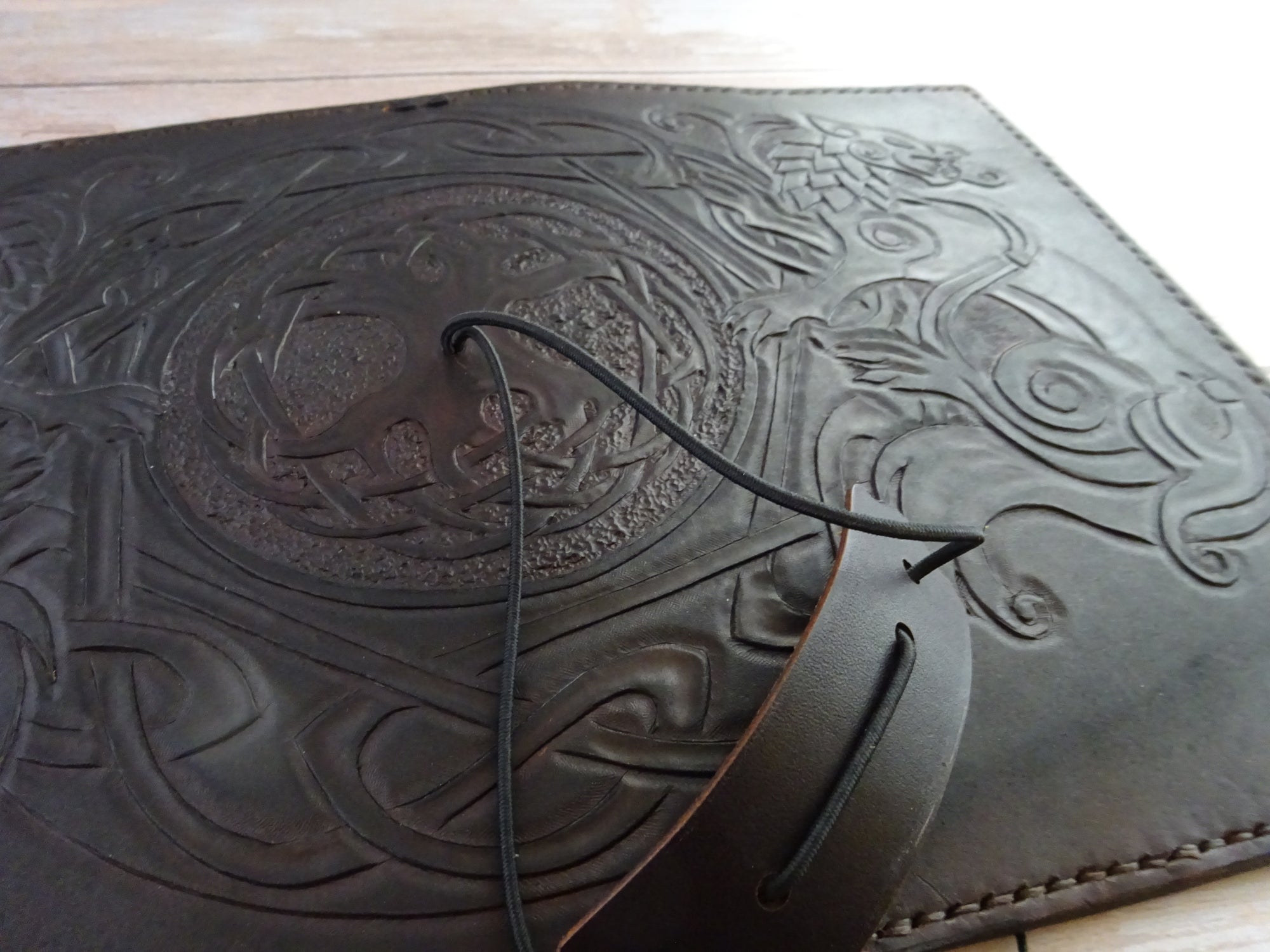 Tooled Fenrir Add-On, Traveler's Notebook Add-on, Falcon Travelers, traveler's notebook, leren notitieboek, leer bewerken, leatherwork