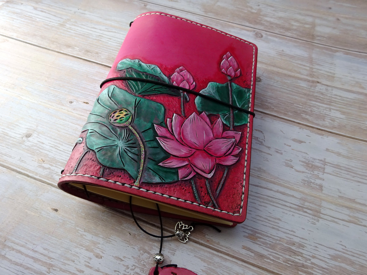 Tooled Lotus Add-On, Traveler's Notebook Add-on, Falcon Travelers, traveler's notebook, leren notitieboek, leer bewerken, leatherwork