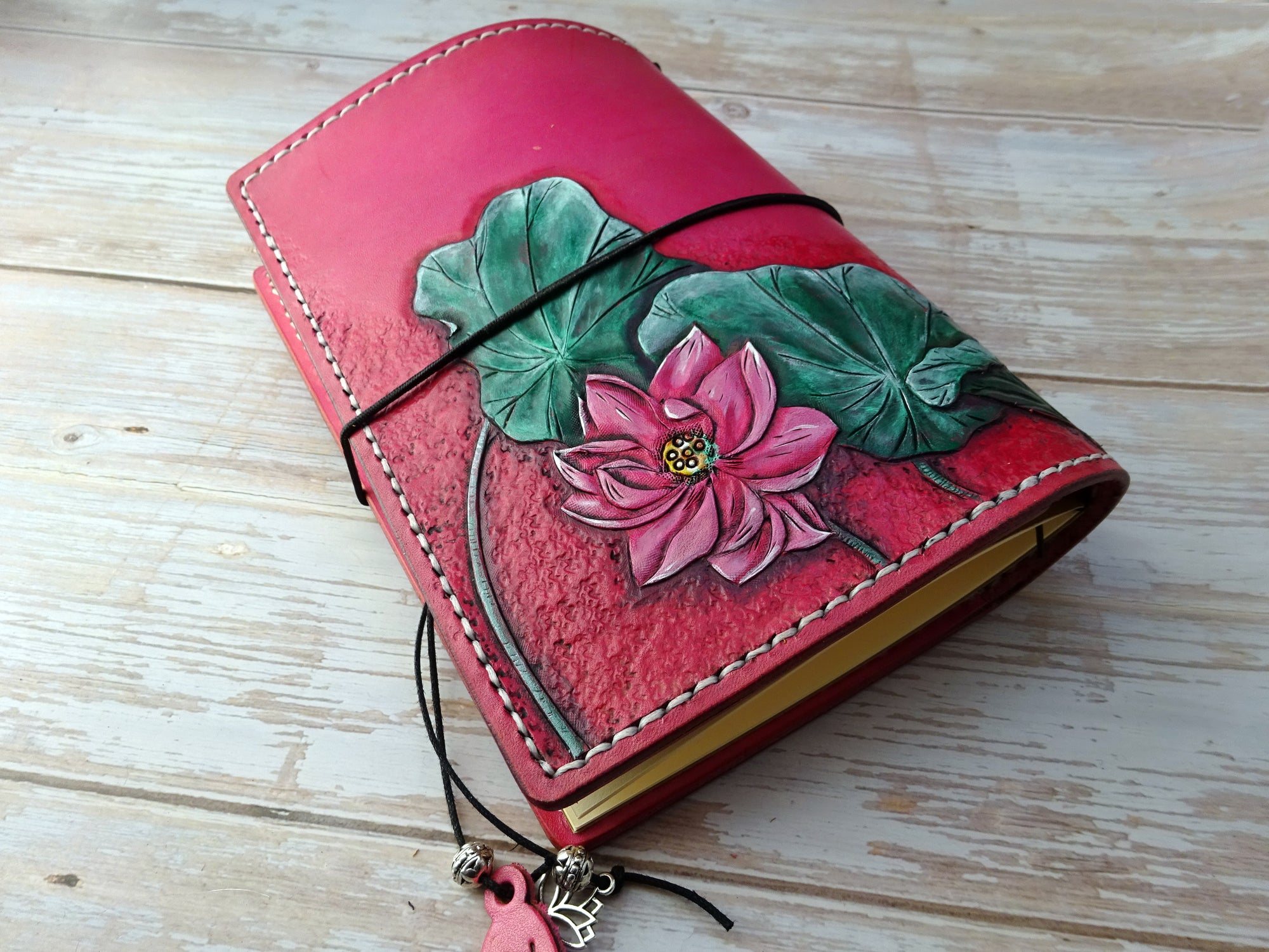 Tooled Lotus Add-On, Traveler's Notebook Add-on, Falcon Travelers, traveler's notebook, leren notitieboek, leer bewerken, leatherwork