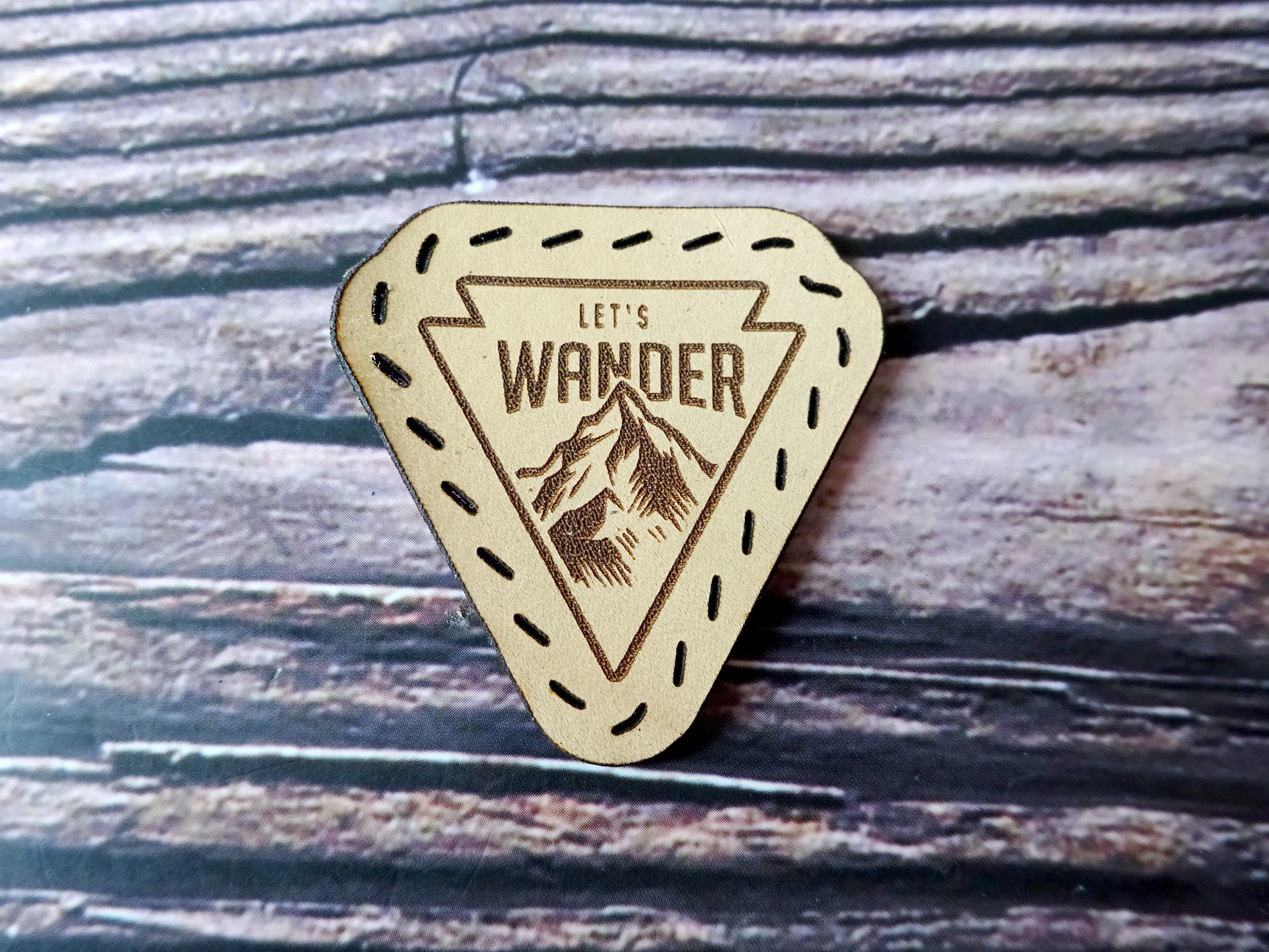 Leather Patch, Let's Wander, Leather Accesories, Falcon Travelers, traveler's notebook, leren notitieboek, leer bewerken, leatherwork