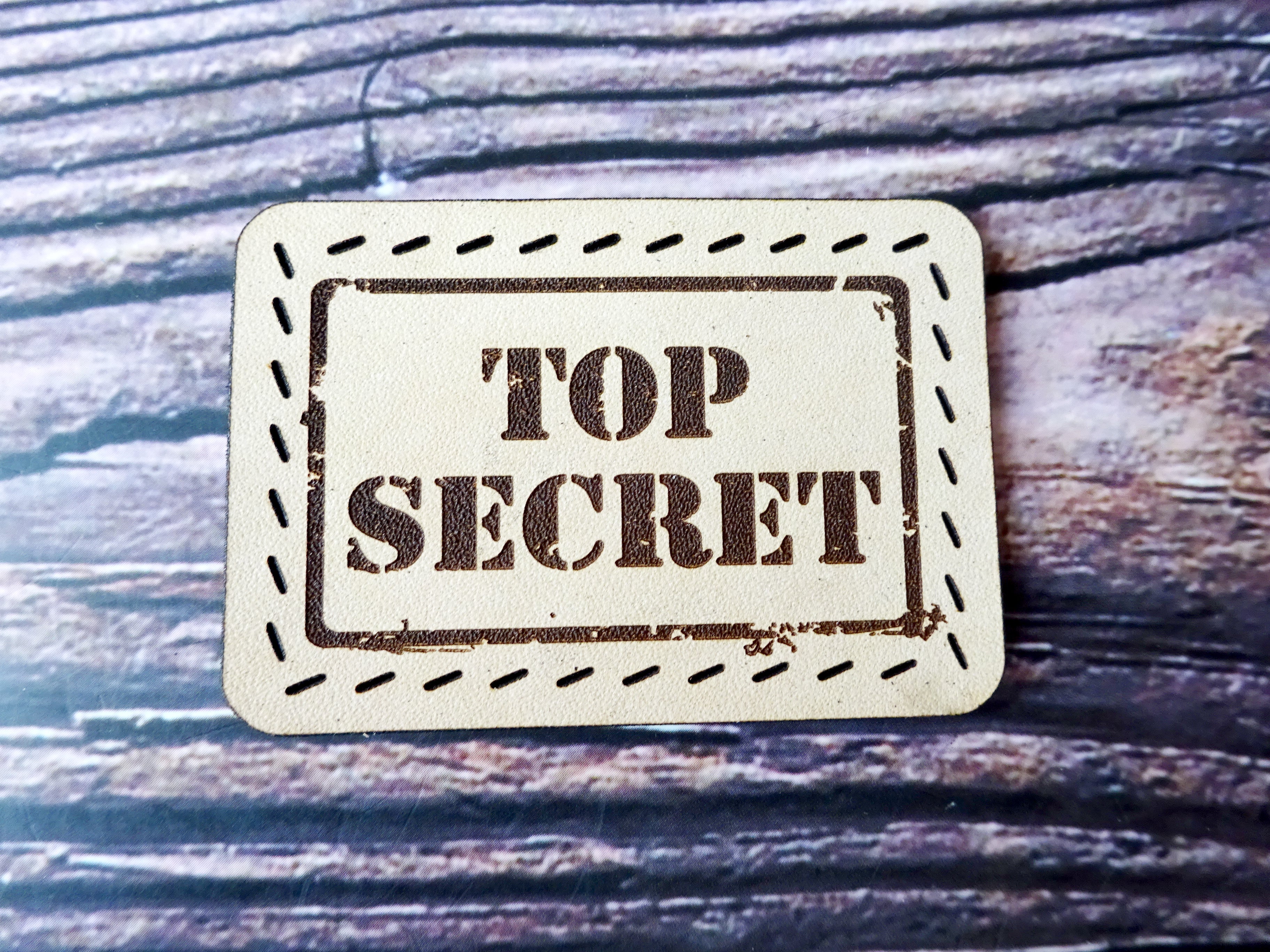 Leather Patch, Top Secret, Leather Accesories, Falcon Travelers, traveler's notebook, leren notitieboek, leer bewerken, leatherwork