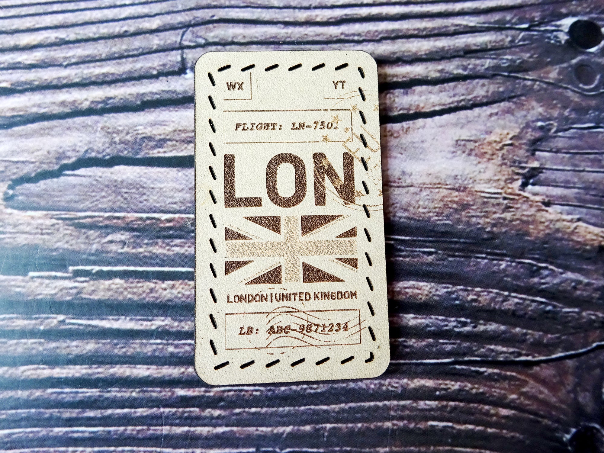 Leather Patch, London, Leather Accesories, Falcon Travelers, traveler's notebook, leren notitieboek, leer bewerken, leatherwork