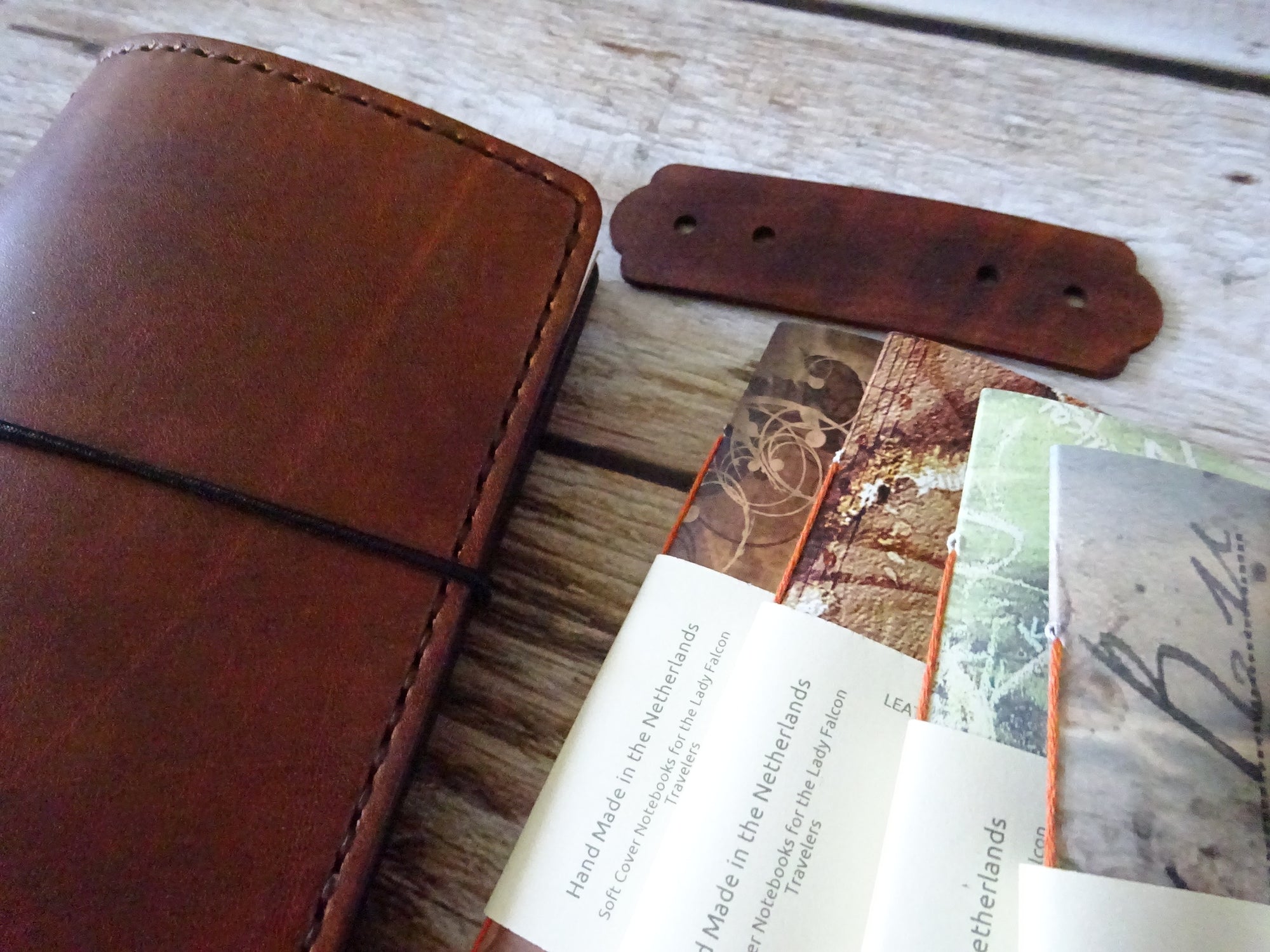 Edge protector - floating pen-loop, Falcon Travelers, Traveler's Notebook Add-on, Lady Falcon, Travelers, Notebook, Traveler's, Journaling, Planner, writing, leather, cover