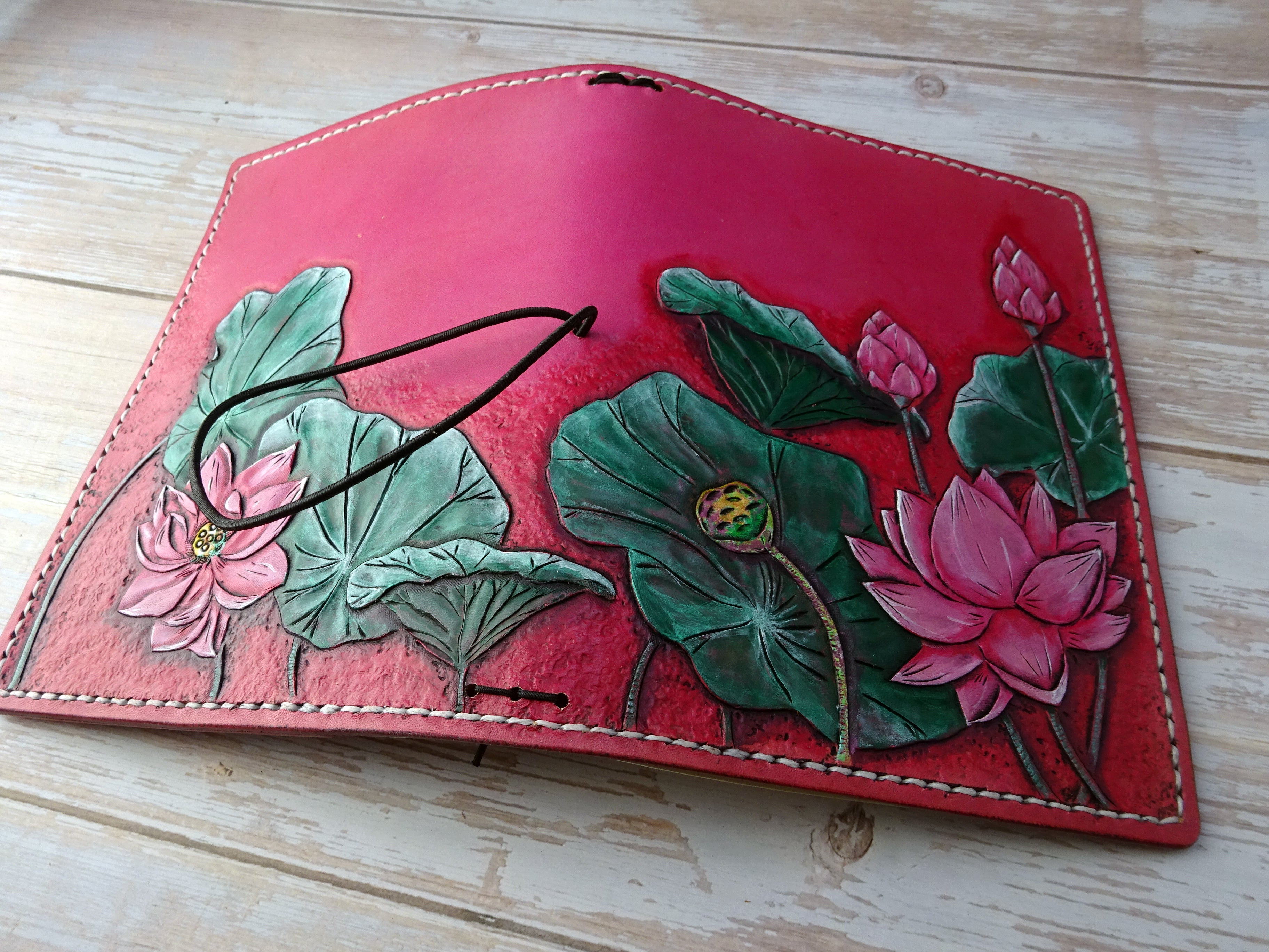 Tooled Lotus Add-On, Traveler's Notebook Add-on, Falcon Travelers, traveler's notebook, leren notitieboek, leer bewerken, leatherwork