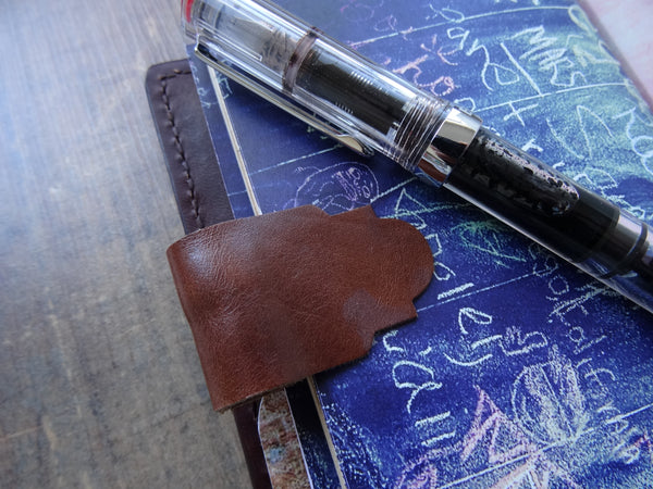 DIY leather Pen-Loops - Falcon Travelers