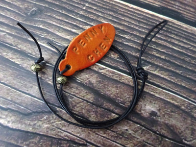 Leather bookmark tag, Leather Accesories, Falcon Travelers, traveler's notebook, leren notitieboek, leer bewerken, leatherwork