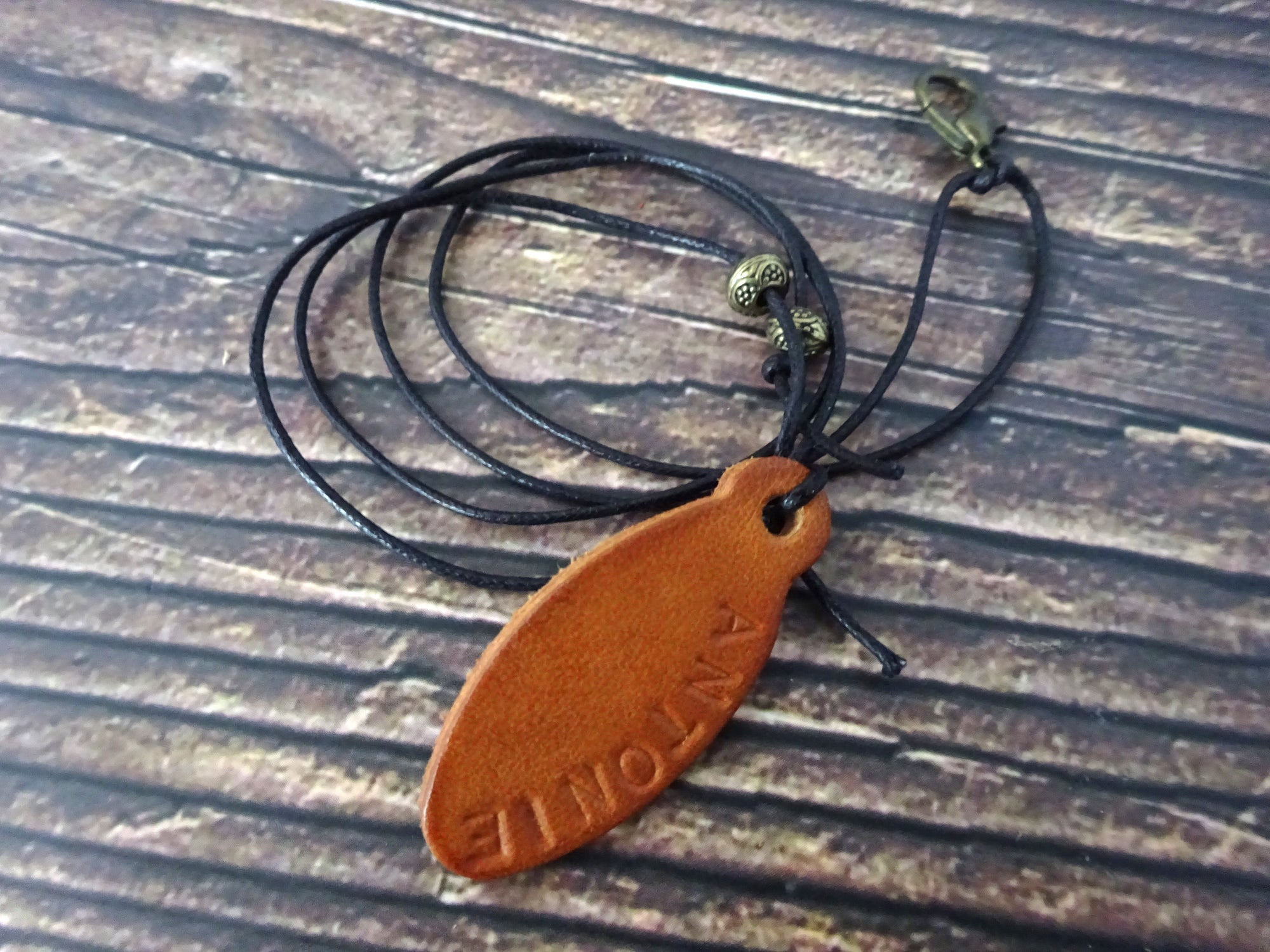 Leather bookmark tag, Leather Accesories, Falcon Travelers, traveler's notebook, leren notitieboek, leer bewerken, leatherwork